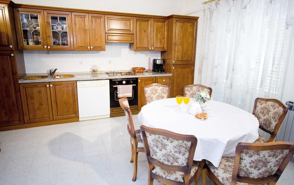 Apartment Pcelica Maja Podstrana Phòng bức ảnh